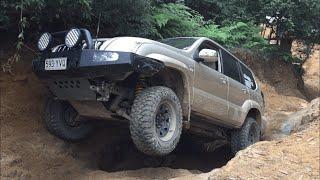 Little Red and Tower Hill | Glasshouse Mountains Prado 120 and Mitsubishi Challenger