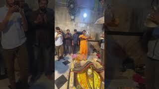 Prayagraj में सोमेश्वर महादेव मंदिर में आरती करते हुए ॐ नमः पार्वती पतये, हर-हर महादेव 