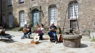 Strassenmusik in der Bretagne