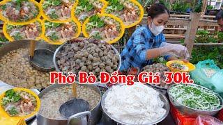 Xe phở đồng giá 30k tô cứ mở bán là thực khách tứ xéo kéo đến ăn múc không kịp ngay trung tâm