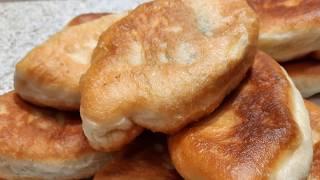 Дрожживые,жареные пирожки с картошкой.Тесто на воде, мягкое как пух.Эксперемент с хлебопечкой.