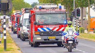 Grote optocht met brandweer, politie en ambulances! (Heel veel sirenes!)