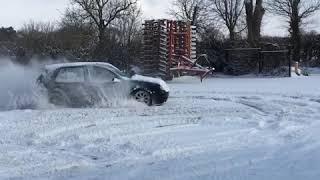 Golf v6 4motion donuts in the snow!