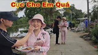 Bất ngờ em Huyền làm tiếp món ăn lạ cho em Vũ khiến mọi người cười rơi nước mắt