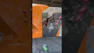 Fun jumpy boulder #climbing #rockclimbing #indoorclimbing #indoorbouldering #climb #dyno