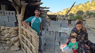 Jamshid and Kianoosh visit the mountain house to rent again for his father's herd