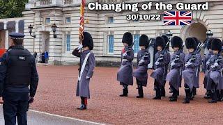 "Changing of the Guard" Leaves Buckingham Palace in Style 30/10/22