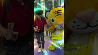 這種人何來誠信可言（對家庭不忠.謊話連篇）製造假象.婚後第一間房子是買你名字.是你偷賣房後才有後面的一堆事情（你真是一個恐怖的人）原來我是那個最笨的人...婚姻內出軌的男人（渣男無誤）說謊的人就是會編