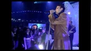 Robbie Williams -  Angels (live @ Top Of The Pops 1997)