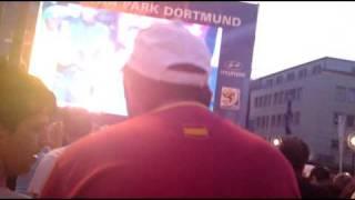 WM 2010-Spanien(Espana) vs. Paraguay (1:0) - Dortmund/Friedensplatz-Nach 1.Tor-2/2