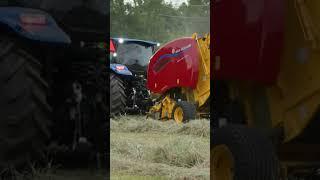 Tractor New holland baling #short #tractors #trattori #farm #newholland #martingarrix #baling