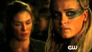 Clarke and Lexa 3x03 scene 4