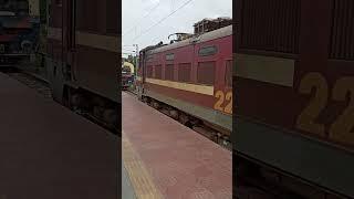 This is how Wap4 locomotive looks like from outside & its sound @Worldz-eye #trainshort  #wap4