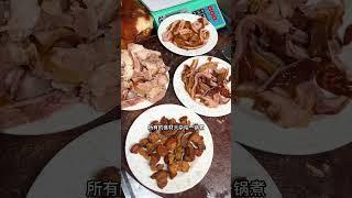 #云南 干酸菜猪脚火锅的鼻祖，每天需提前准备400多个蘸水