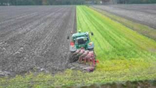 Kaarsrecht ploegen met John Deere i-steer - Trekkerweb.nl