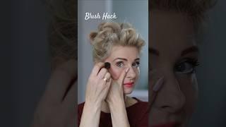 Kennst du den Make up Hack mit Blush?  Links oder Rechts? #makeuptutorial #beautytips