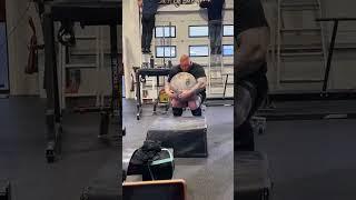The Mountain Drops a 400 Pound Atlas Stone (@thorbjornsson)