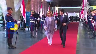 Beautiful Italian PM Giorgia Meloni arrives at G20 Summit, receives a warm welcome!