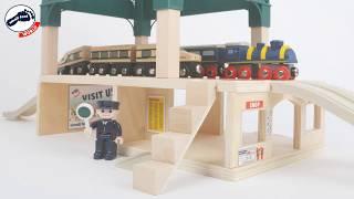 small foot world - Bahnhof mit Zubehör / Train Station with Accessories