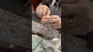 Процесс изготовления цепочки с кожаным шнурком