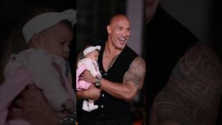 Dwayne Douglas Johnson (The Rock o La Roca) with wife and daughters   #dwaynejohnson