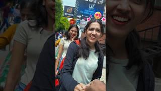 . kitni osm hai yrr #randomgirl #random #shorts #youtubeshorts #girlreaction #viral #trend