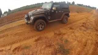 Jeep  wrangler  JK  Dirty  play   w/ GoPro HD