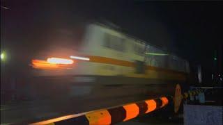 Dangerous Deadly Night Trains Wap-7 Loco Kamrup Express Attacks 145Km/ph Speedy Moving At RailGate