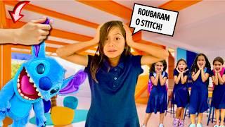 ROUBARAM O STITCH REALISTA NO PATIO DA ESCOLA!