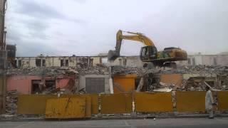 Amazing Footage of Building Demolition in Dubai