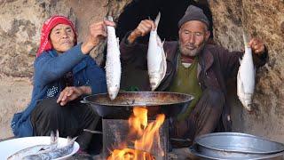 Old Lovers Cooking Fish Curry Recipe in the Cave | Love Story in a Cave| Village life in Afghanistan