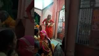 माता देवी के मंदिर पर भजन के दौरान मेरी मम्मी जी का गांव का देसी डांस का वीडियो।#देहाती#dance#video