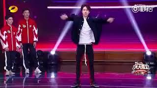 171110 UNIQ Wang Yibo vs. A kid dancer (Day Day UP)