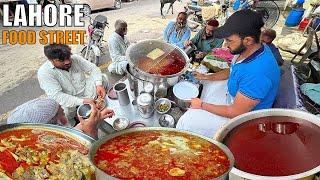 CHEAPEST PAKISTANI STREET FOOD BREAKFAST IN THE ROADSIDE | LOHARI GATE BAO JEE CHANAY