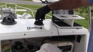 Installing a Garmin Striker 7 DV Fish Finder/Instalando un localizador de peces