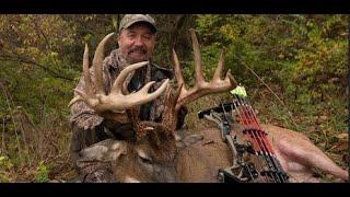 A Giant Buck Rattled in to Ten Yards