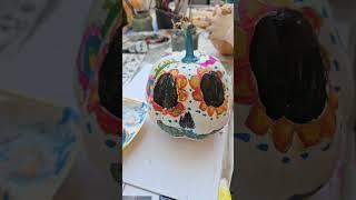 Halloween party. Best paint for pumpkins . Pictură pe dovleci