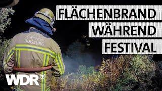 Einsatz bei Nacht: Böschung auf Festivalgelände brennt | S08/E04 | Feuer & Flamme | WDR