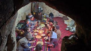 First Iftar of Ramadan in an Afghan Cave Village | A Family’s Heartwarming Meal in the Cold