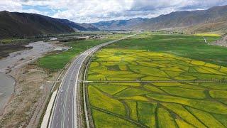 Breathtaking view of scenic highway in Tibet, China