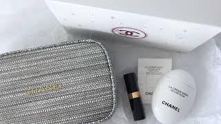 Convert Pouch to Handbag in 1 Minute | Chanel Beauty Holiday 2022