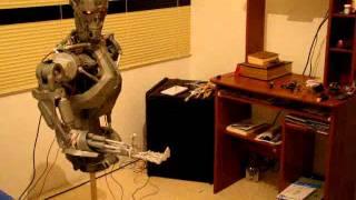 Terminator robot animatronic modeloT-800 video 2