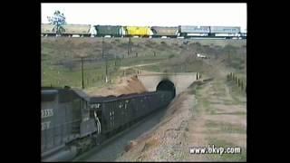 15 engines on a loaded Southern Pacific coal train on Tehachapi Loop!