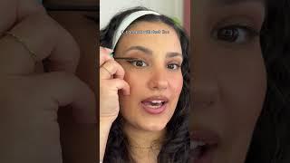 Winged eyeliner for beginners –  Step-by-step tutorial by essence 