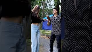 Akshay Kumar PRANKS Rakul Preet Singh and leaves her stranded in middle of puddle #shorts