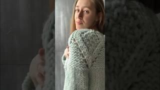 Описание свитера из толстой пряжи: https://dari-knit.ru/shop/koketka #knitting #knitted #crochet