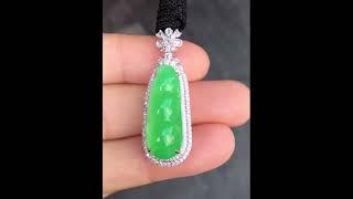 冰绿福豆吊坠，种老水水润，冰透冰绿，高贵完美，饱满厚装，性价比超高，上身效果更美，[微笑] #玉佩 #古玉收藏 #珠寶 #shorts  #翡翠手鐲
