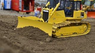 COOL RC DOZER KOMATSU D65 DOZING LIKE THE REAL THING