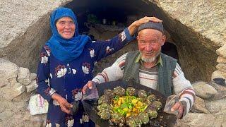 Old Lovers Cook Kebab for Their Grandchildren:Afghan Cave Village Life