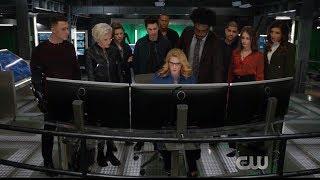 Arrow 8x10 Felicity's Renunion with Team Arrow